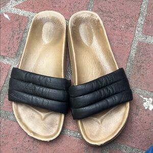 Beatrice Venezuela black leather sandals